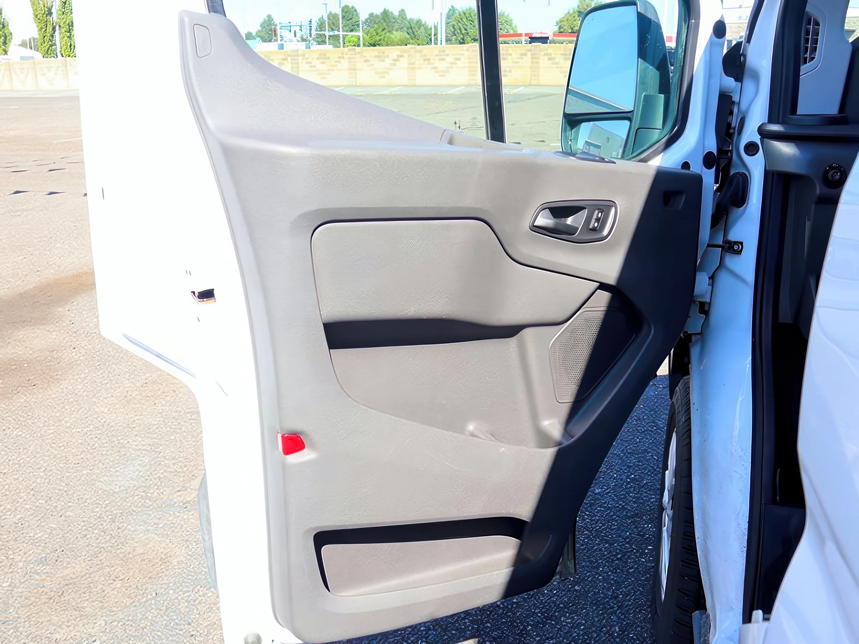 2021 Ford Transit Passenger Van XLT - Photo 8