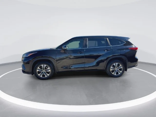 Used 2023 Black Toyota XLE image 5
