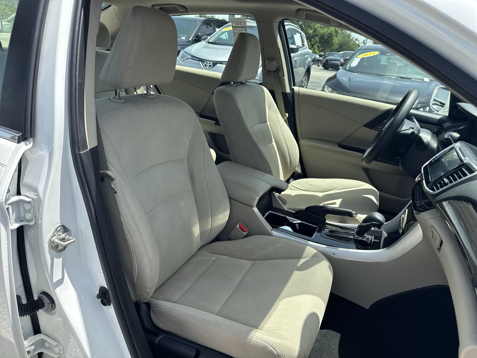 Used 2017 White Honda EX image 14