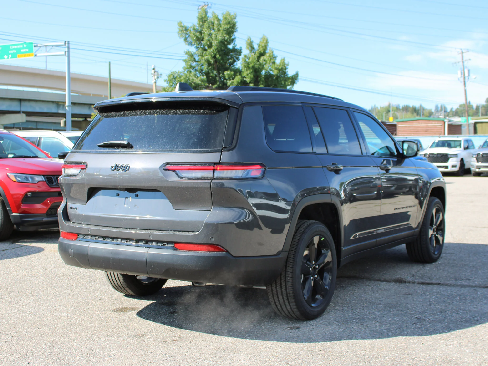 Used 2025 Grey Jeep Altitude* 4x4, Sunroof, Heated Leather, Wireless Charging Pad image 3