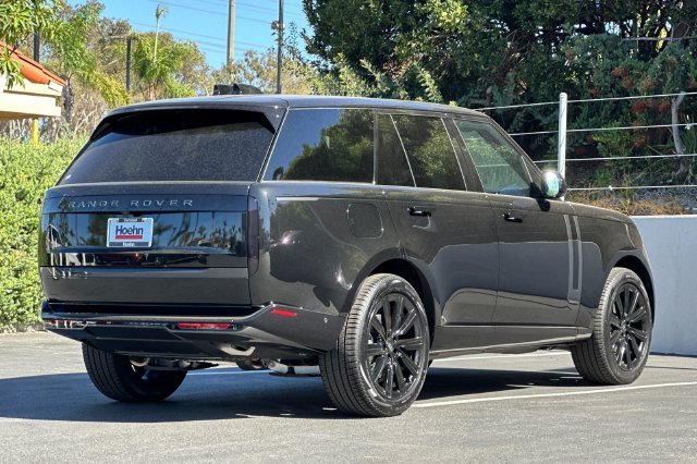 New 2027 Santorini Black Land Rover SE image 5