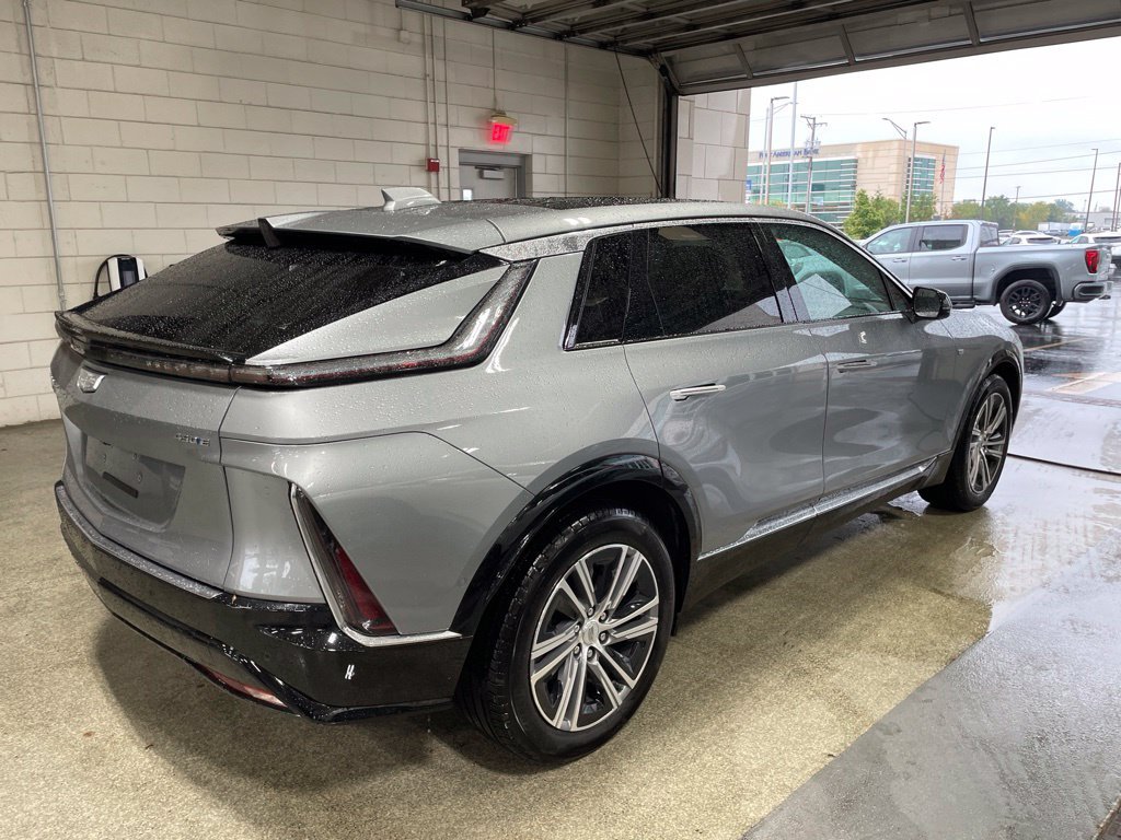 Used 2024 Silver Cadillac Luxury image 6