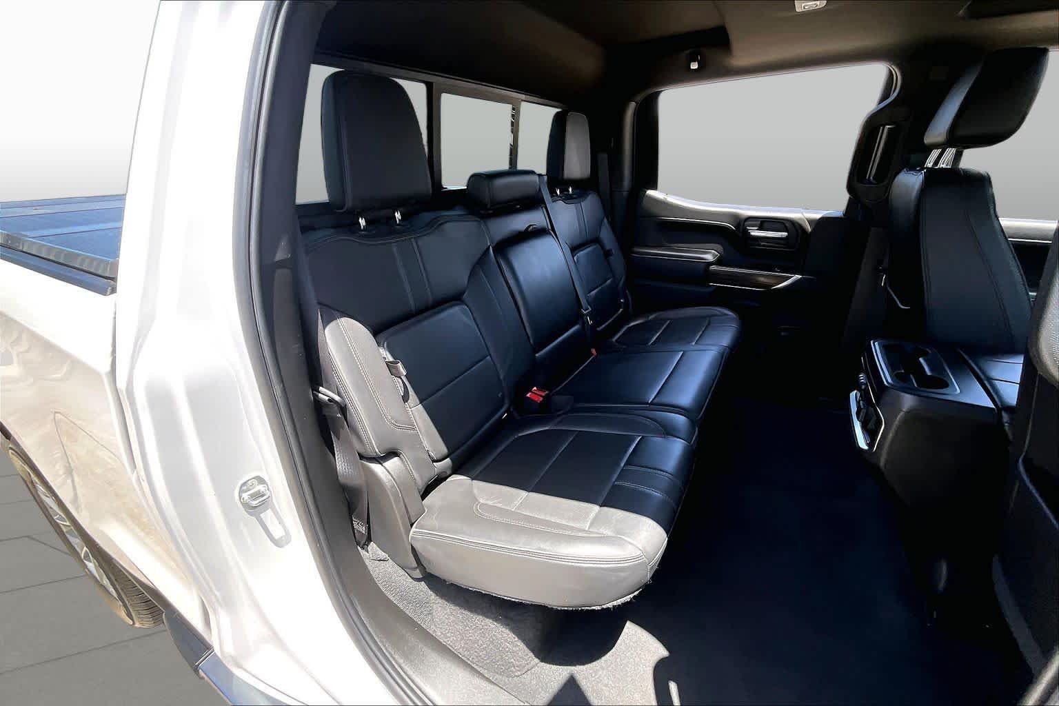 Used 2022 Iridescent Pearl Tricoat Chevrolet High Country image 20