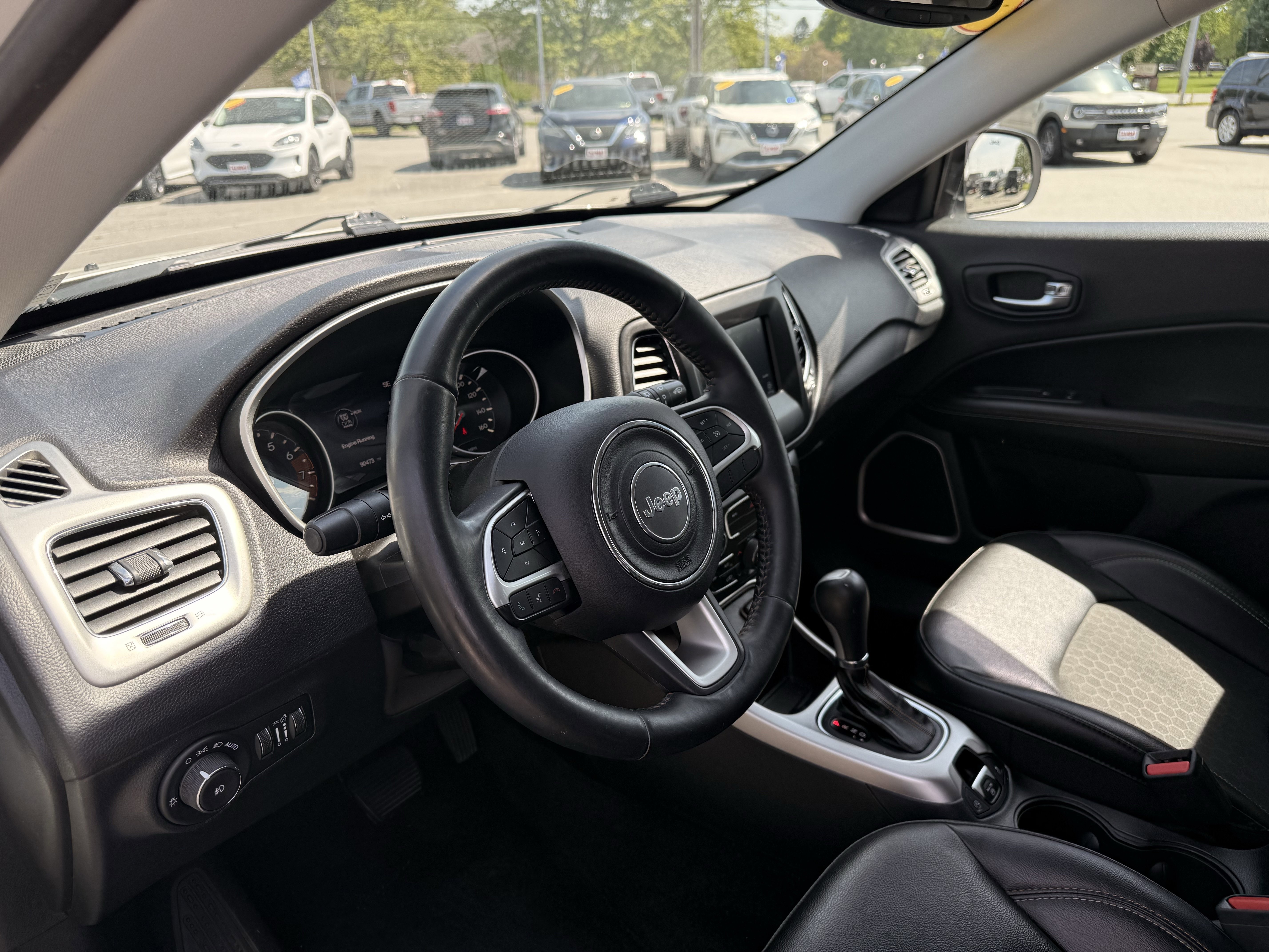 Used 2018 White Jeep Latitude image 14