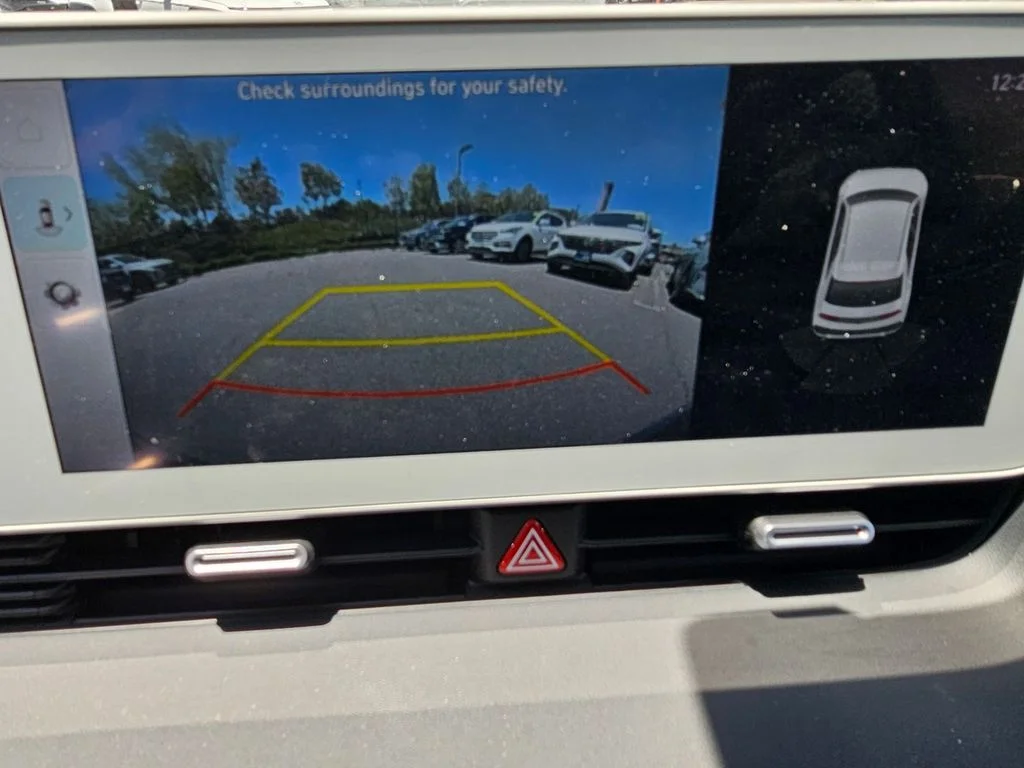 Used 2024 Green Hyundai SE image 31