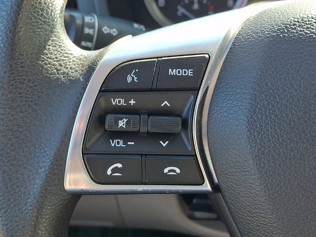 Used 2018 White Hyundai SE image 20