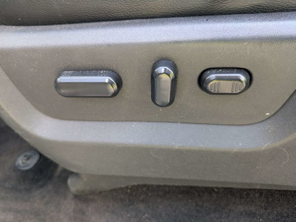 Used 2016 White Ford Lariat image 21