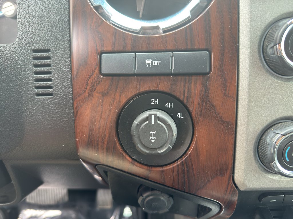 Used 2015 White Ford Lariat image 31