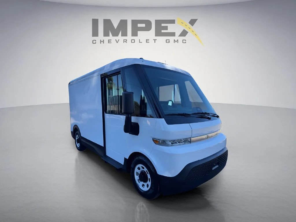 Used 2025 Oyster White Chevrolet AWD 400 image 3