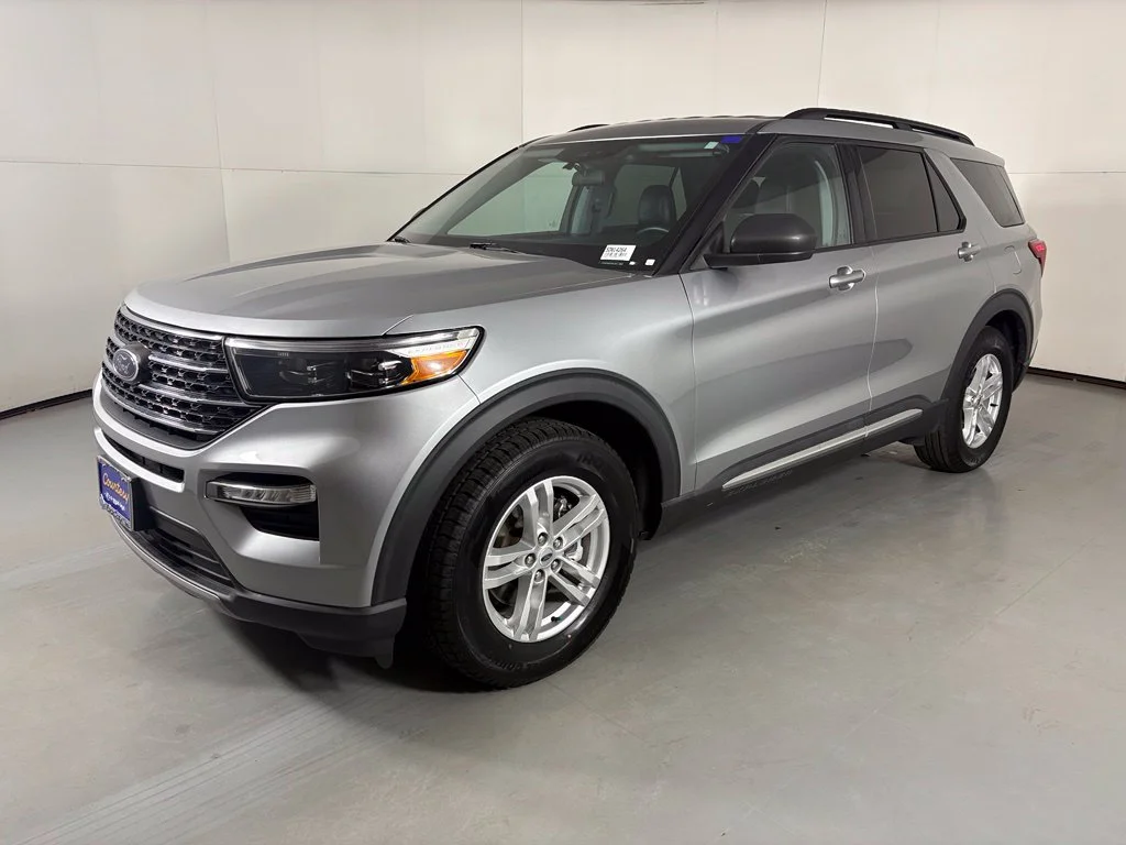 Used 2023 Silver Ford XLT image 4