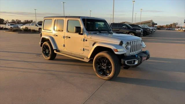 New 2023 Silver Zynith Clear-Coat Exterior Paint Jeep Sahara 4xe image 2