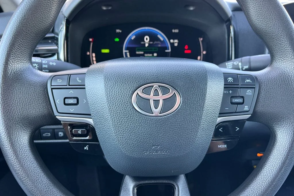 Used 2025 White Toyota LE image 25
