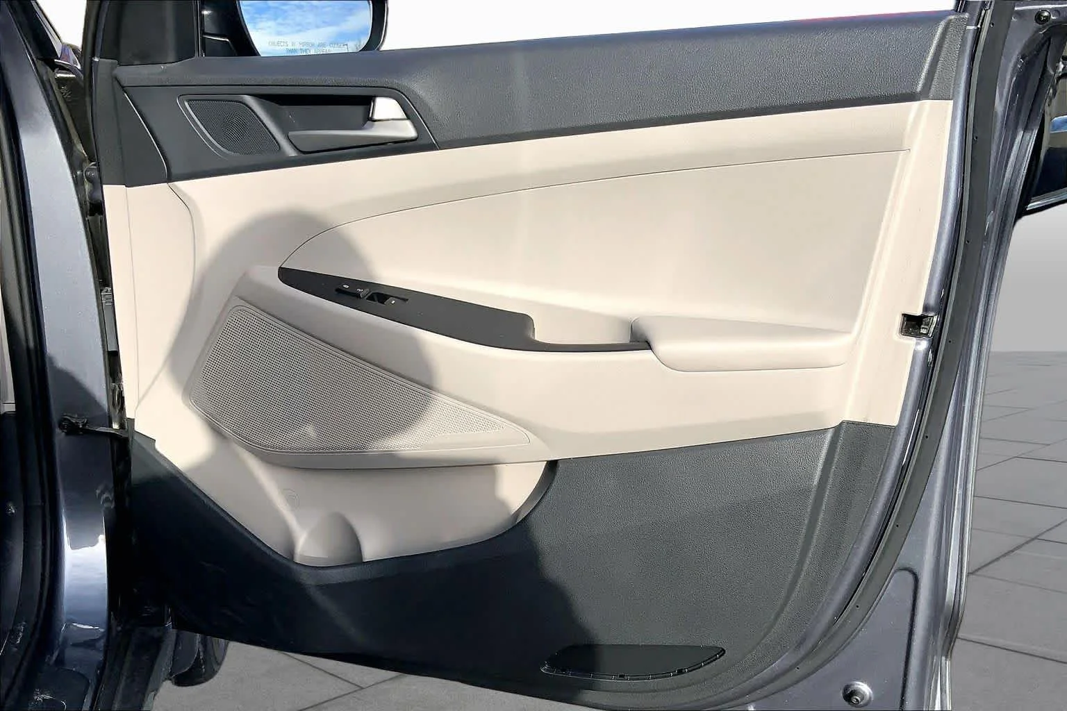 Used 2018 Coliseum Gray Hyundai SEL image 23