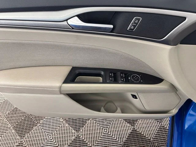 Used 2019 Blue Ford SE image 20