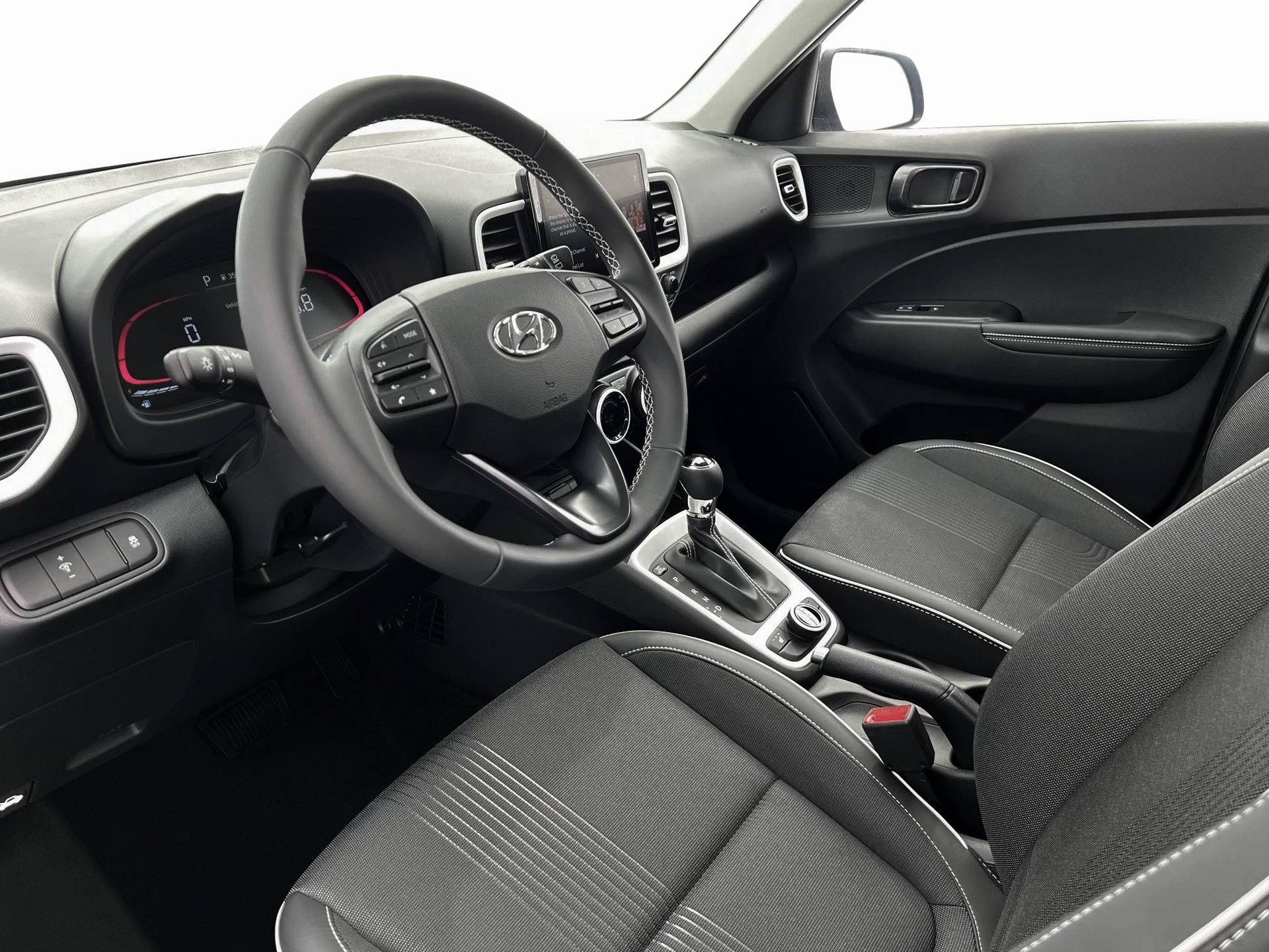 2025 Hyundai Venue Limited - Photo 14