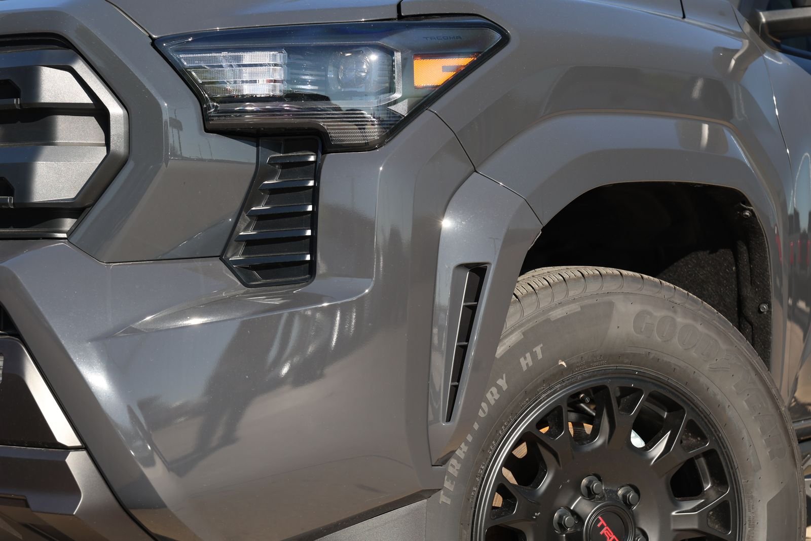 2025 Toyota Tacoma SR5 - Photo 10