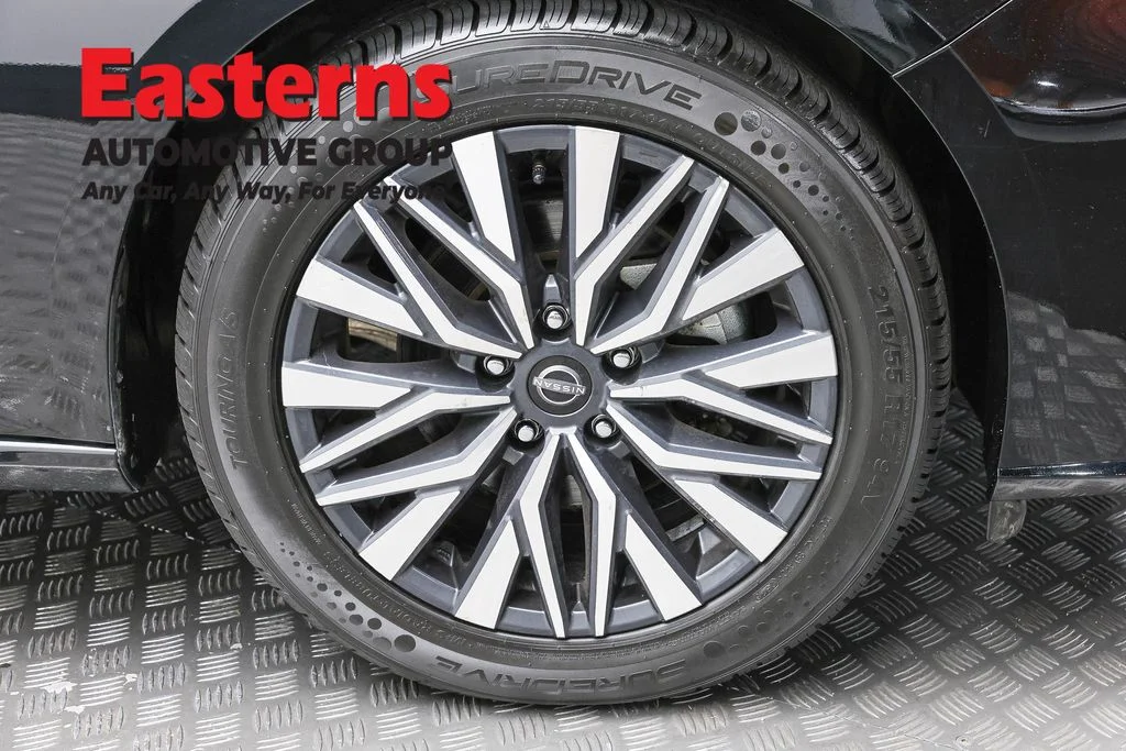 Used 2025 Black Nissan 2.5 SV image 28