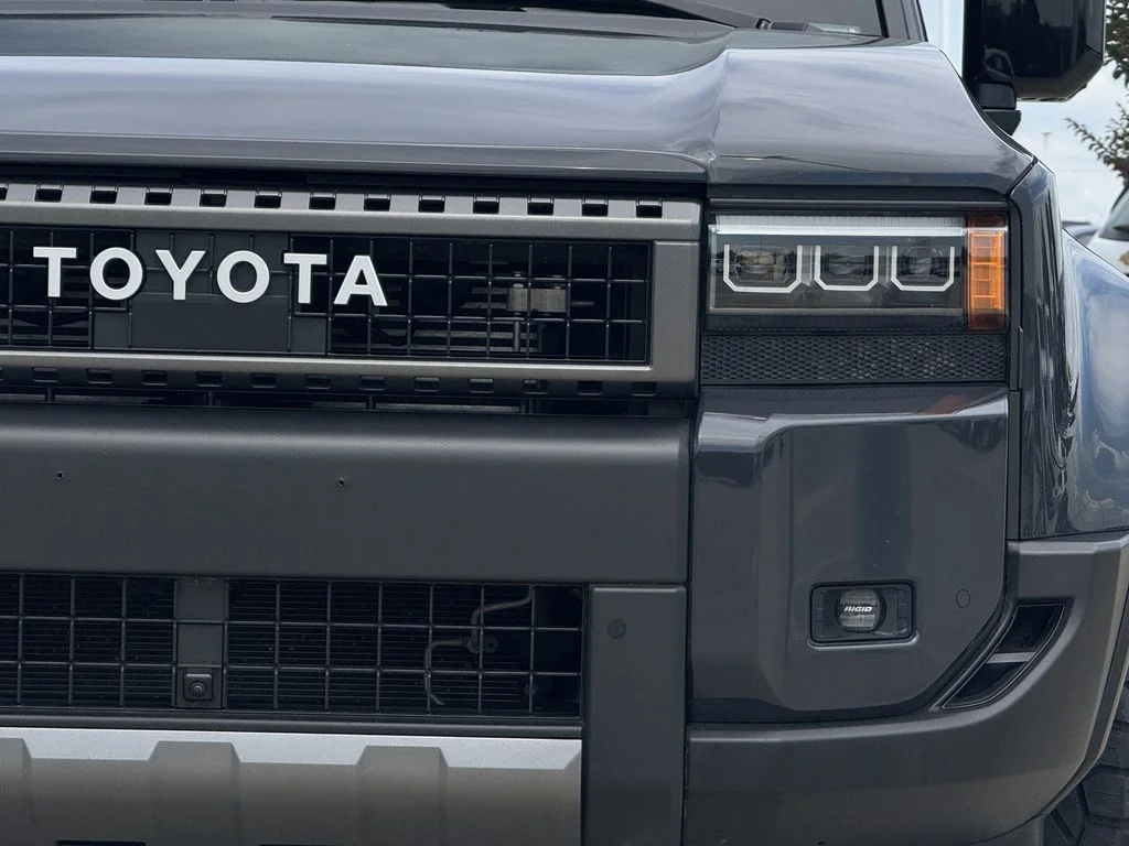 Used 2025  Toyota Base image 8