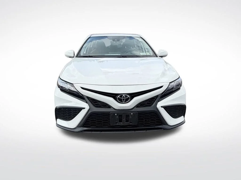 Used 2023 White Toyota SE image 9