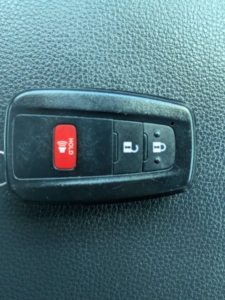 Used 2020 White Toyota XLE image 32