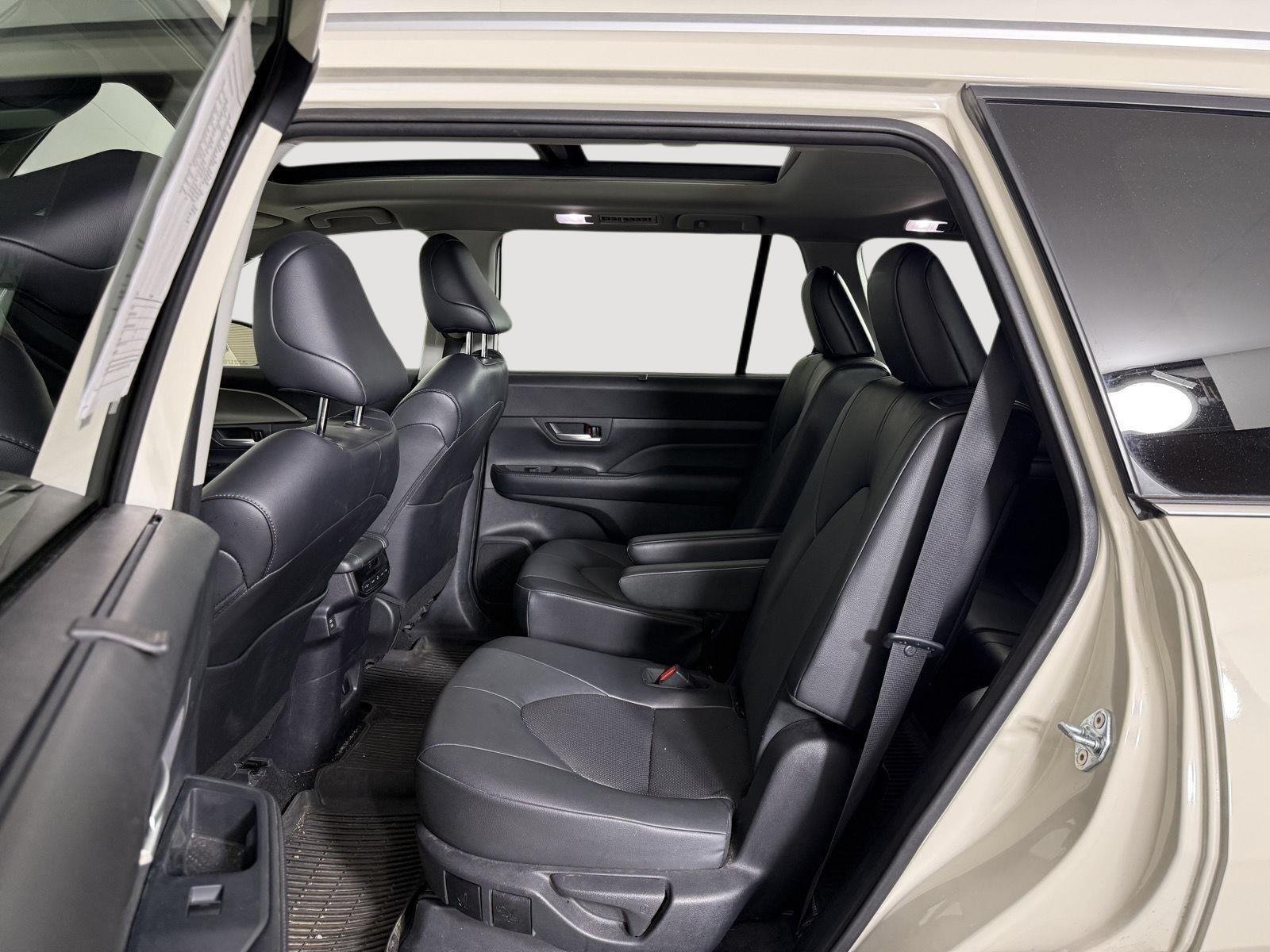 Used 2024 Coastal Cream Toyota XLE image 17