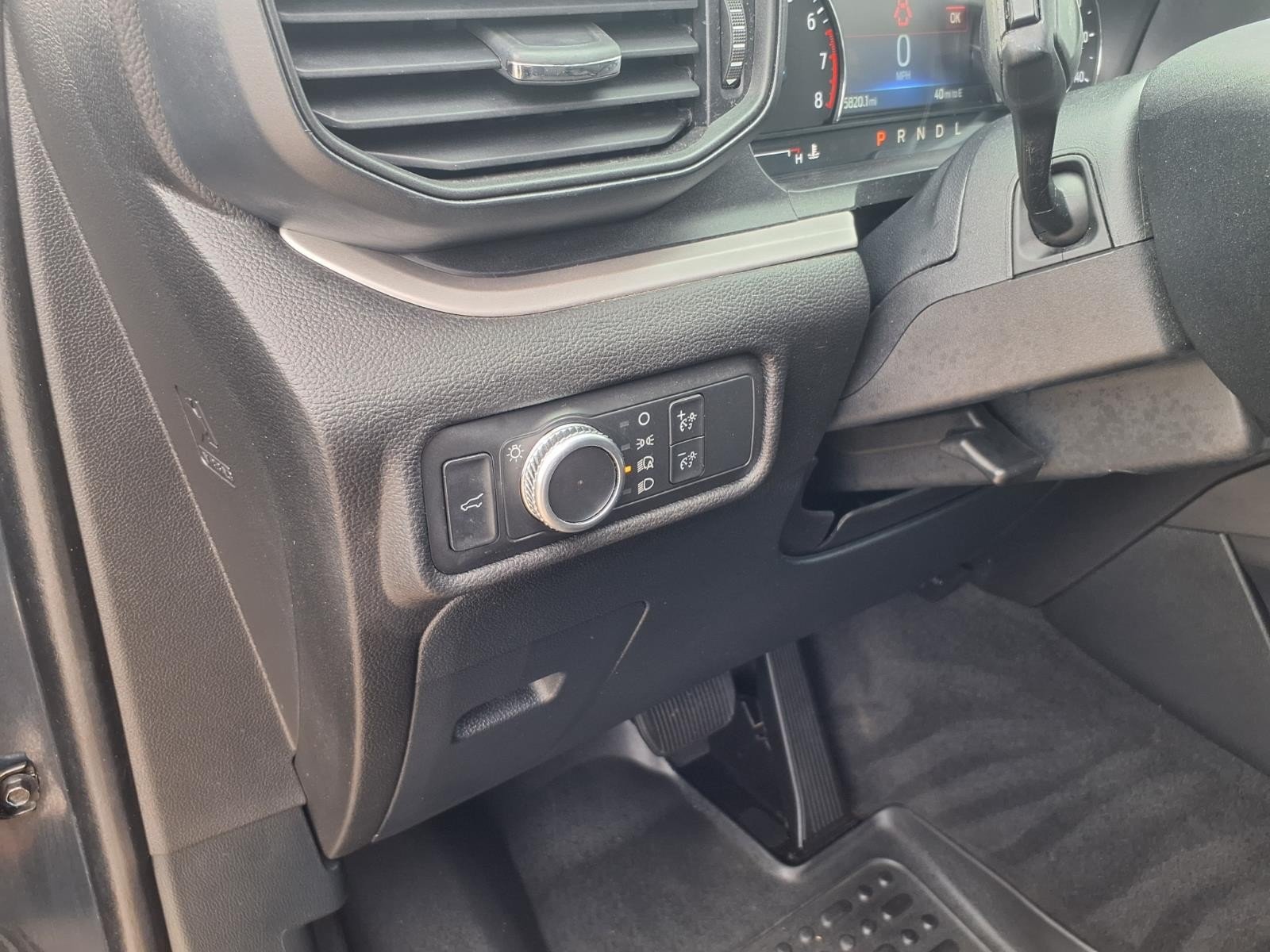 2022 Ford Explorer photo 17 of 26