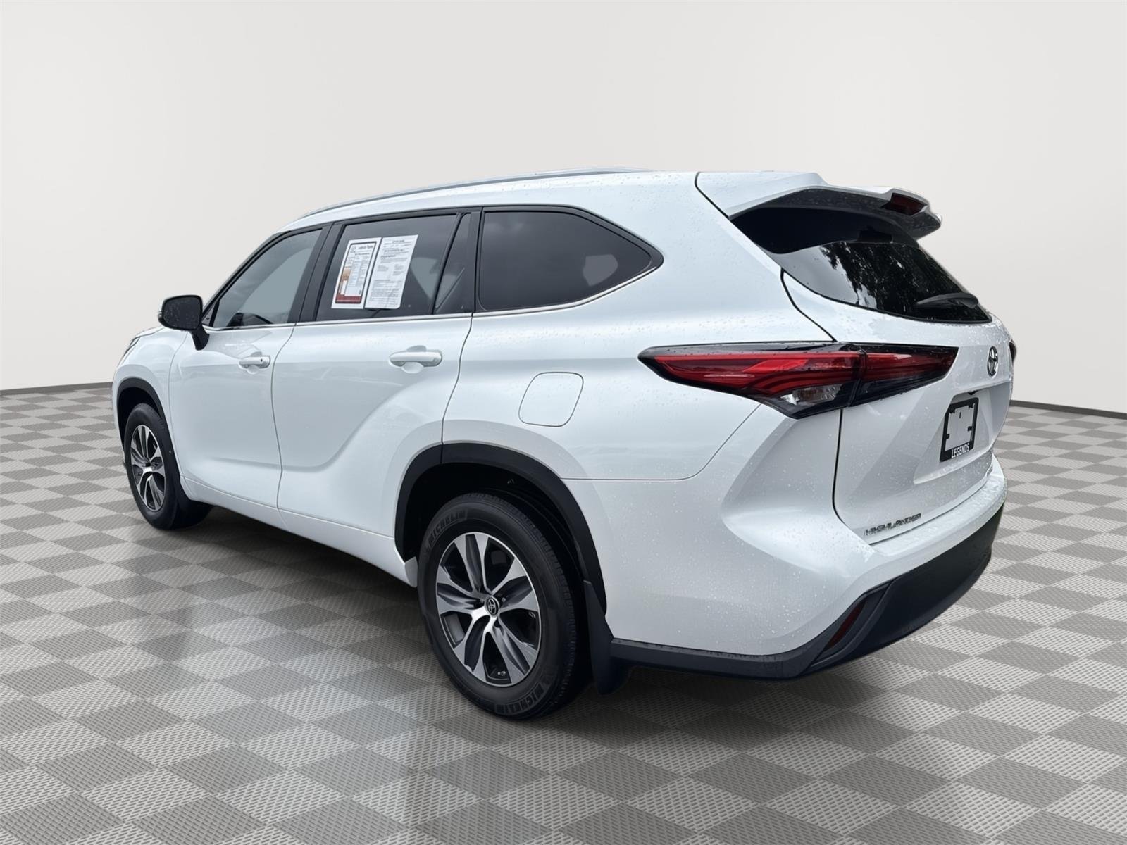 Used 2023 Wind Chill Pearl Toyota XLE image 11