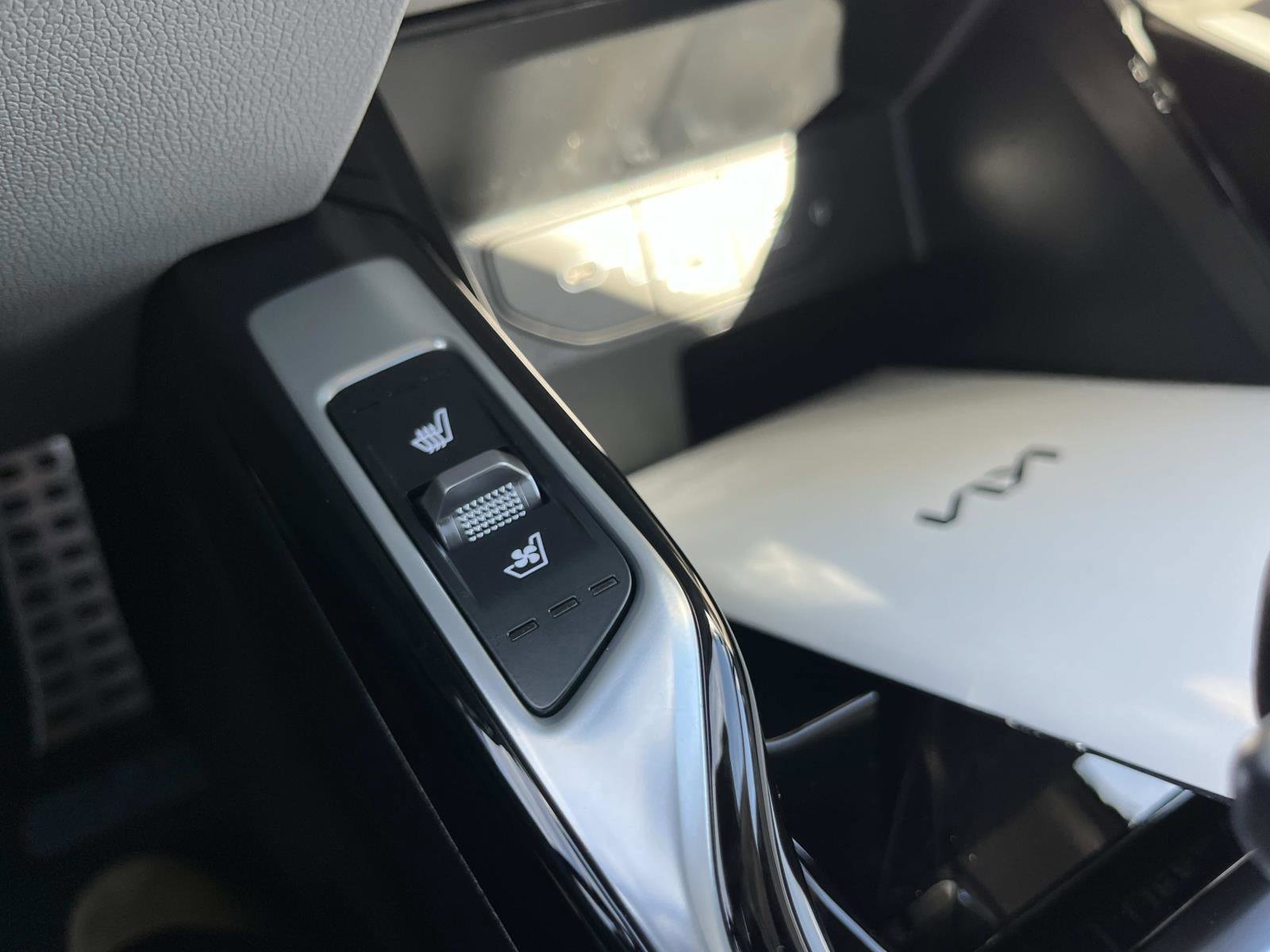 New 2026 Wolf Gray Kia SX image 33