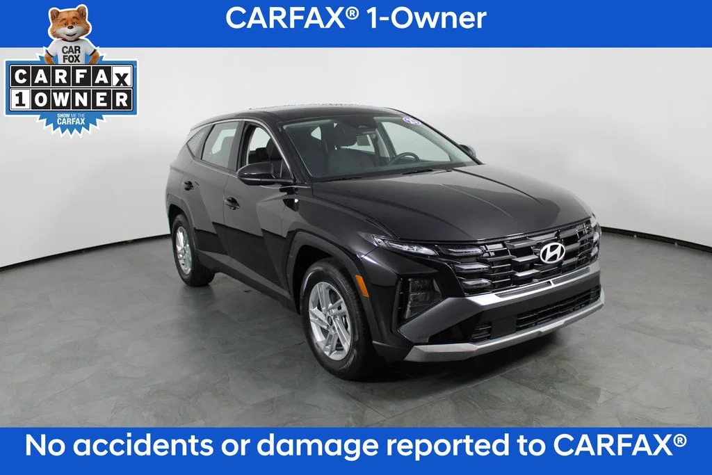 Used 2025 Black Hyundai SE image 5