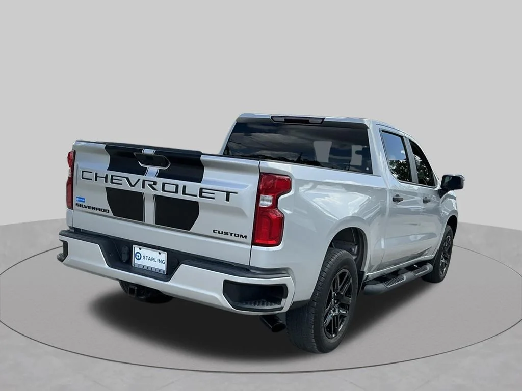 Used 2022 Silver Chevrolet Custom image 12