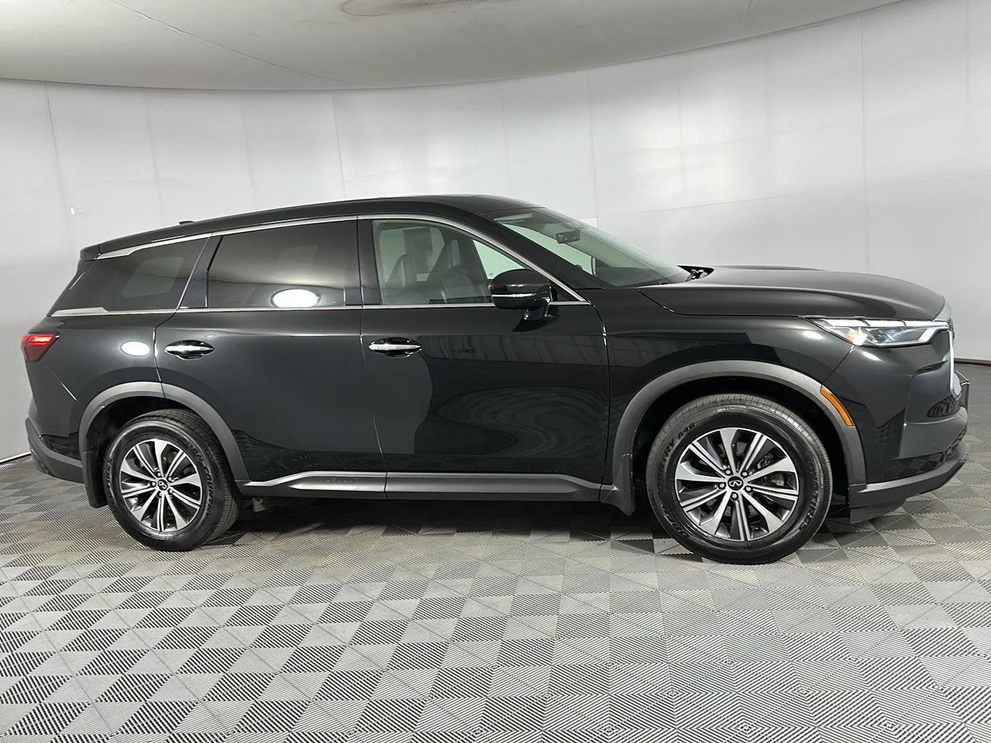 Used 2023 Mineral Black INFINITI PURE image 8