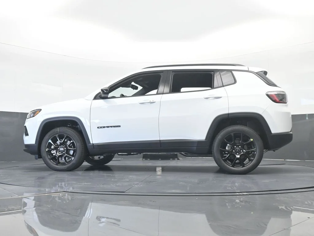 New 2026 Bright White Clear-Coat Exterior Paint Jeep Latitude image 50