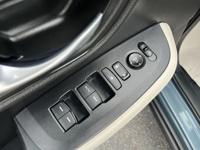 Used 2025  Honda LX image 17