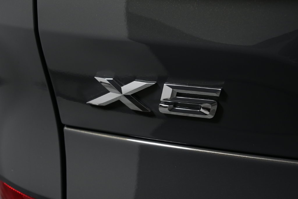 Used 2026 Gray Metallic BMW xDrive40i image 39