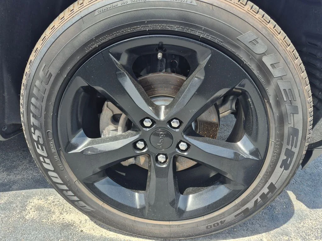 Used 2025 Gray Jeep Altitude X image 8