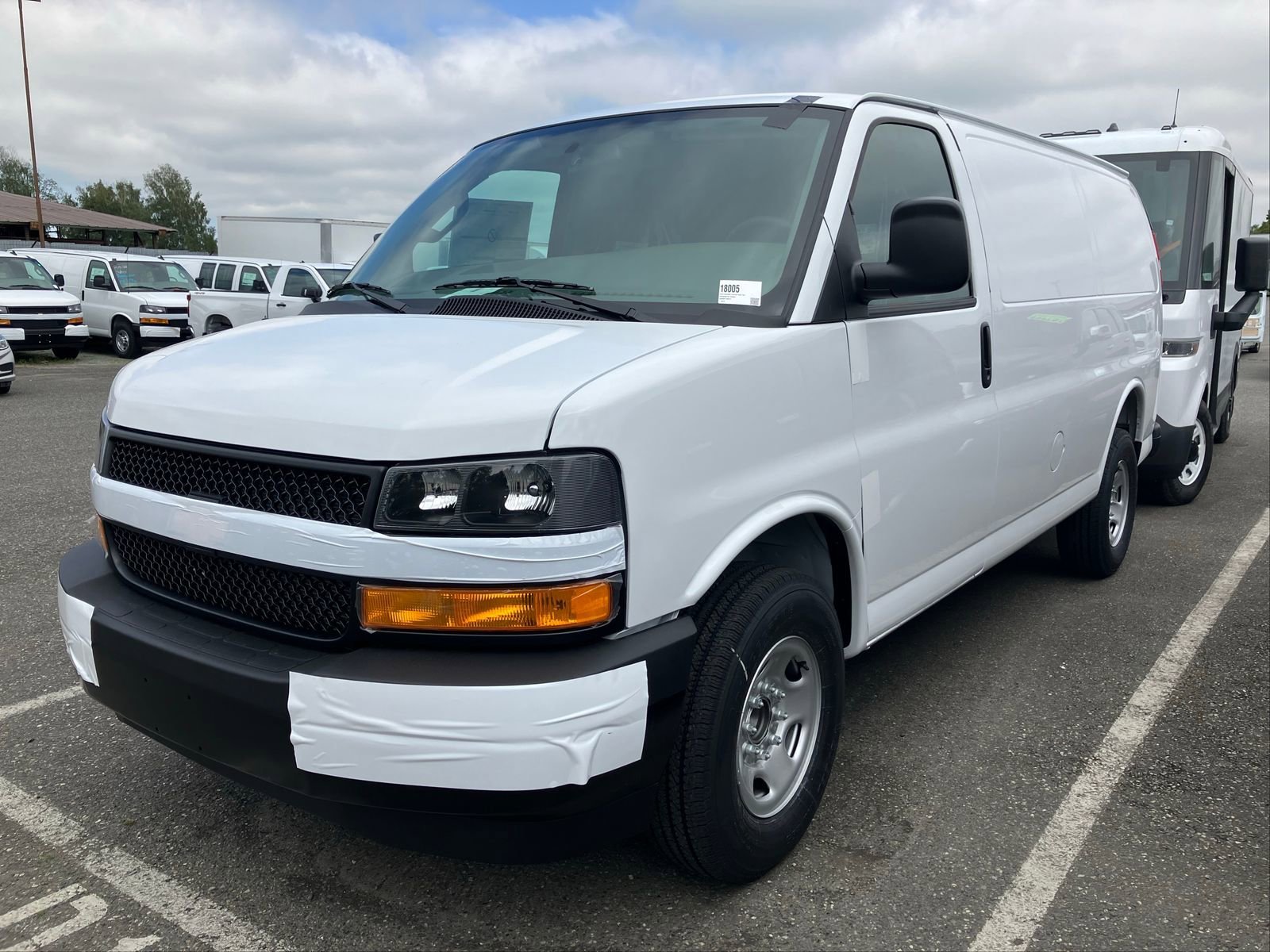 2026 Chevrolet Express 2500 Work Van HD's photo