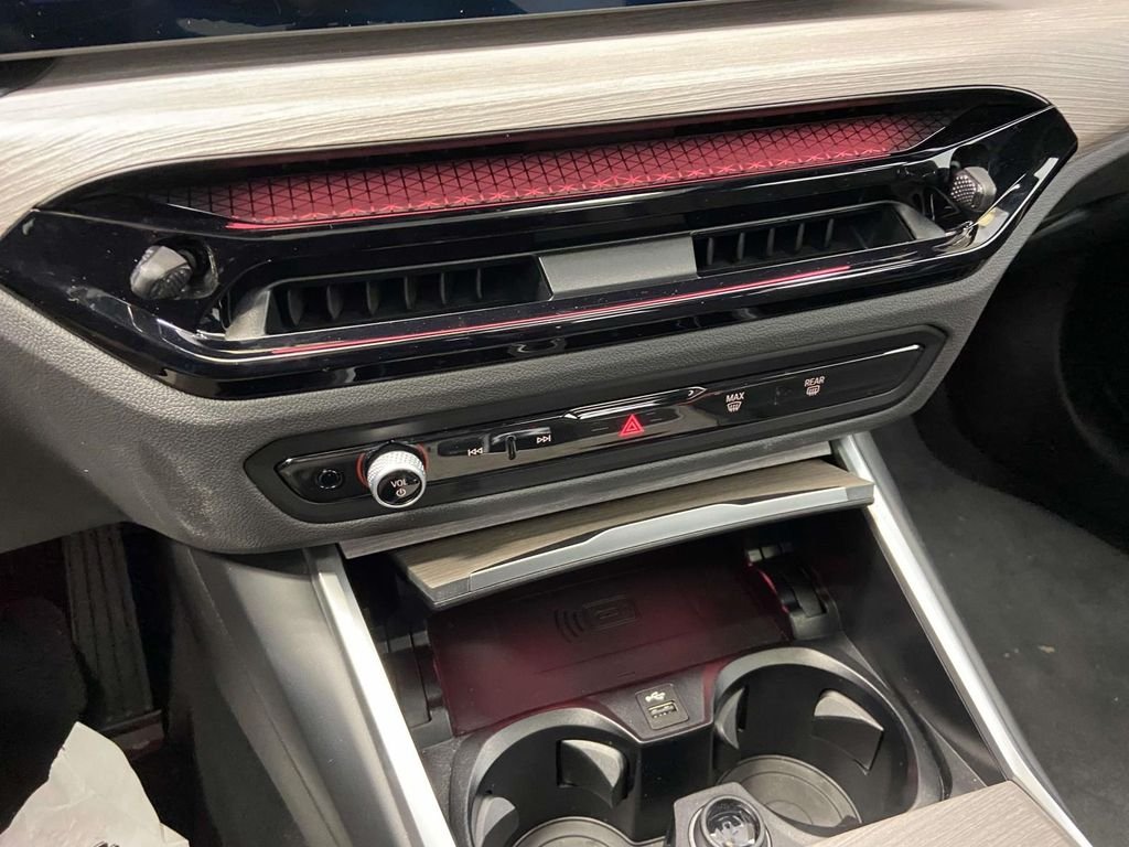 2025 BMW 3 Series 330i - Photo 24