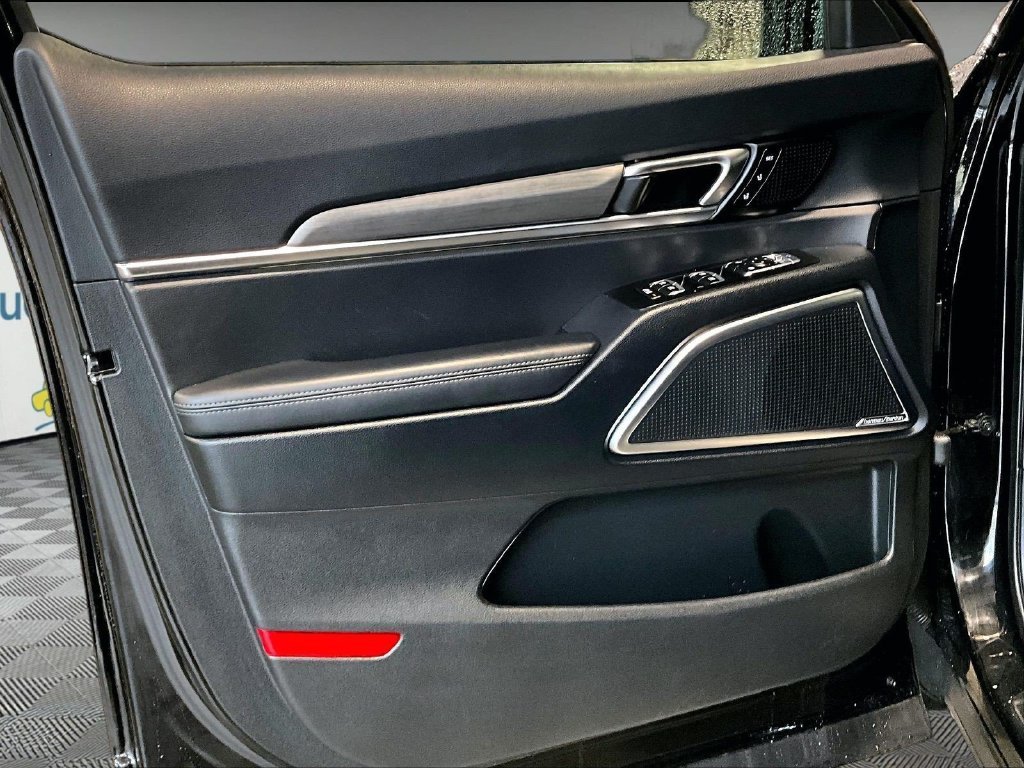Used 2024 Black Kia SX X-Line image 9