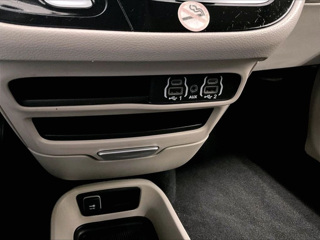 Used 2023 White Chrysler Touring L image 27