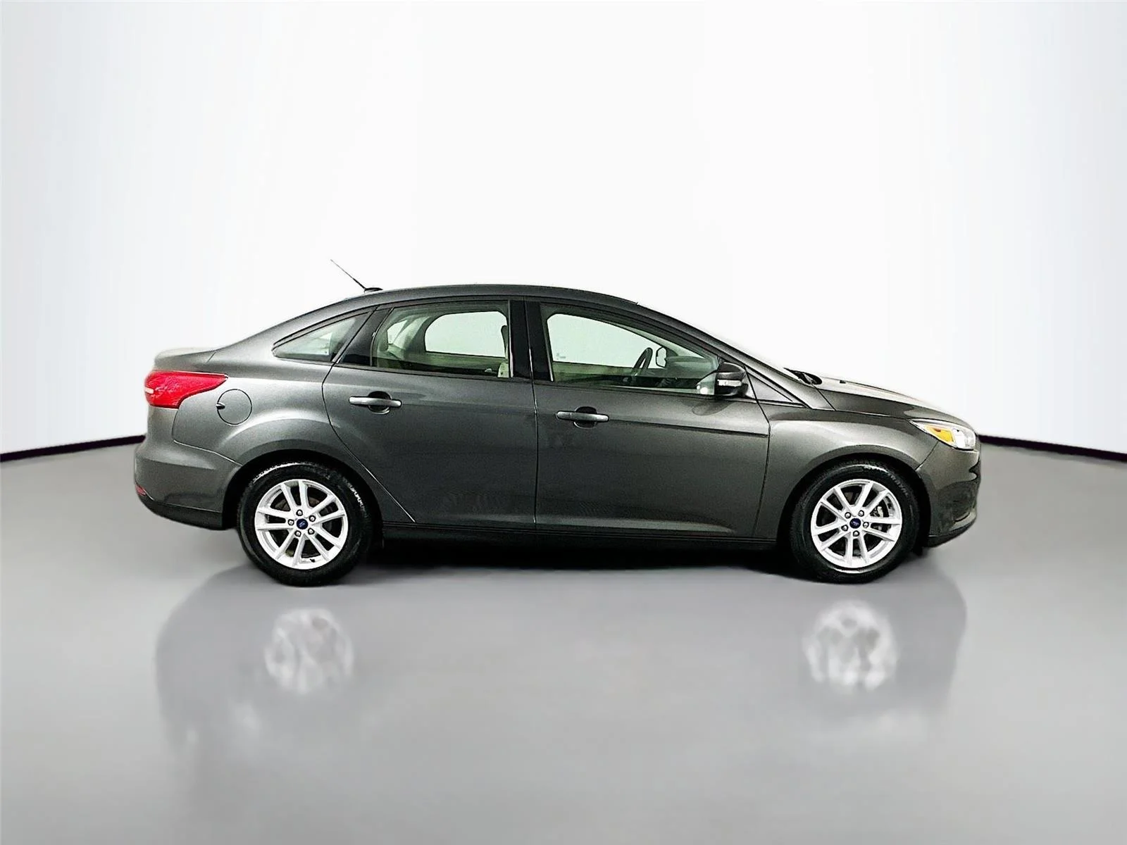 Used 2017  Ford SE image 16
