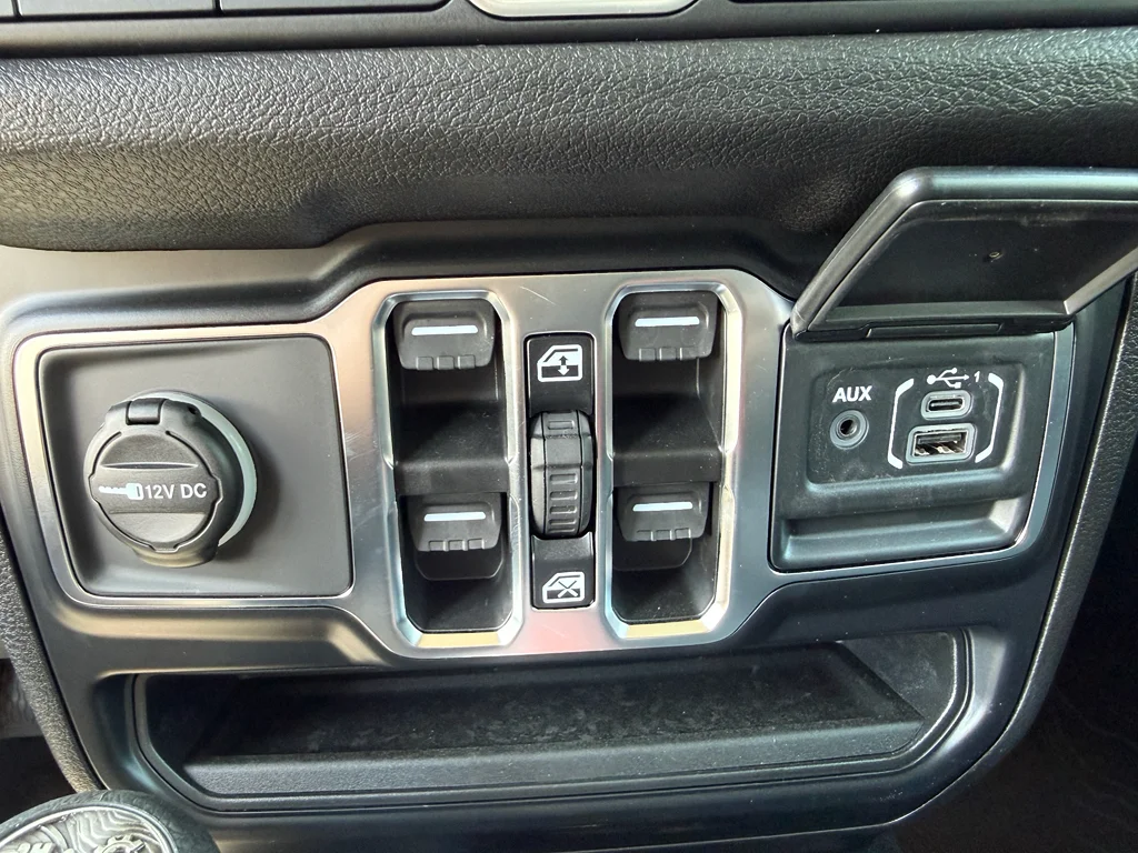 New 2026 Anvil Clearcoat Jeep Sport S image 21