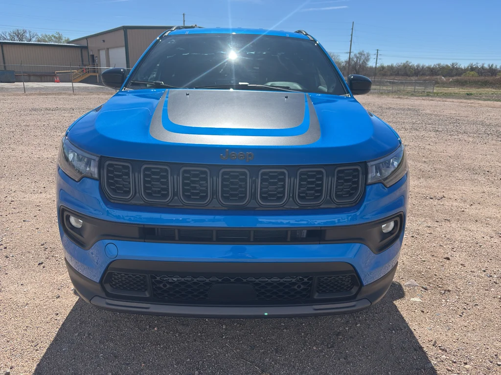 New 2026 Hydro Blue Pearl-Coat Exterior Paint Jeep Latitude Altitude image 2