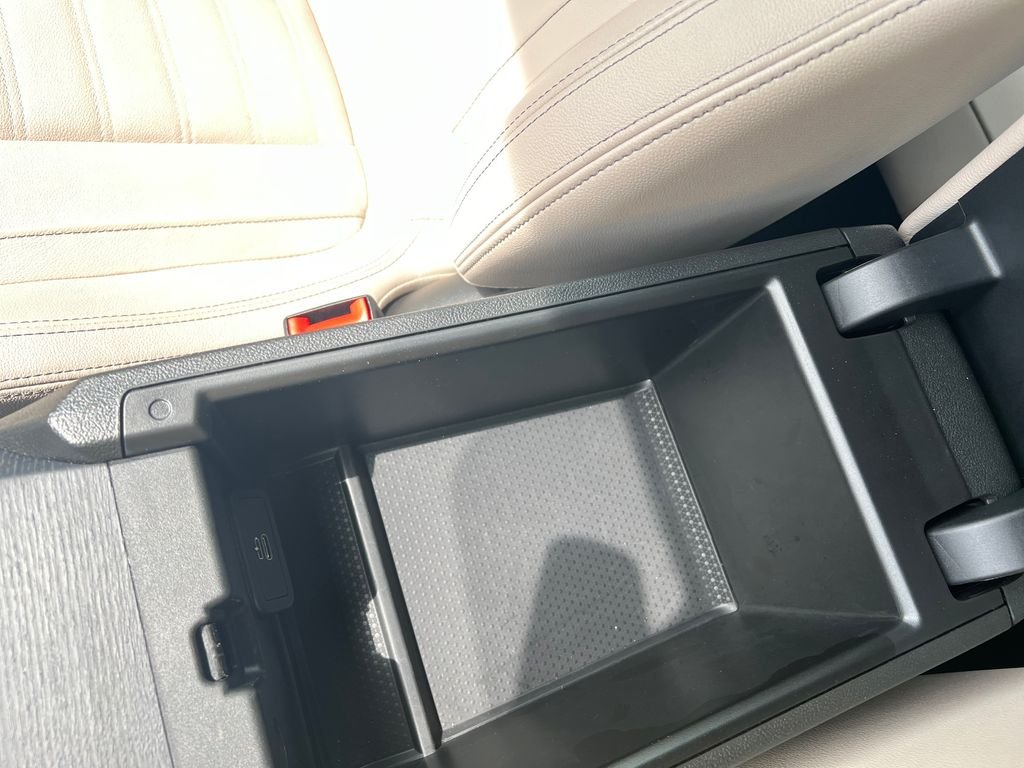 2025 BMW 3 Series 330i - Photo 24