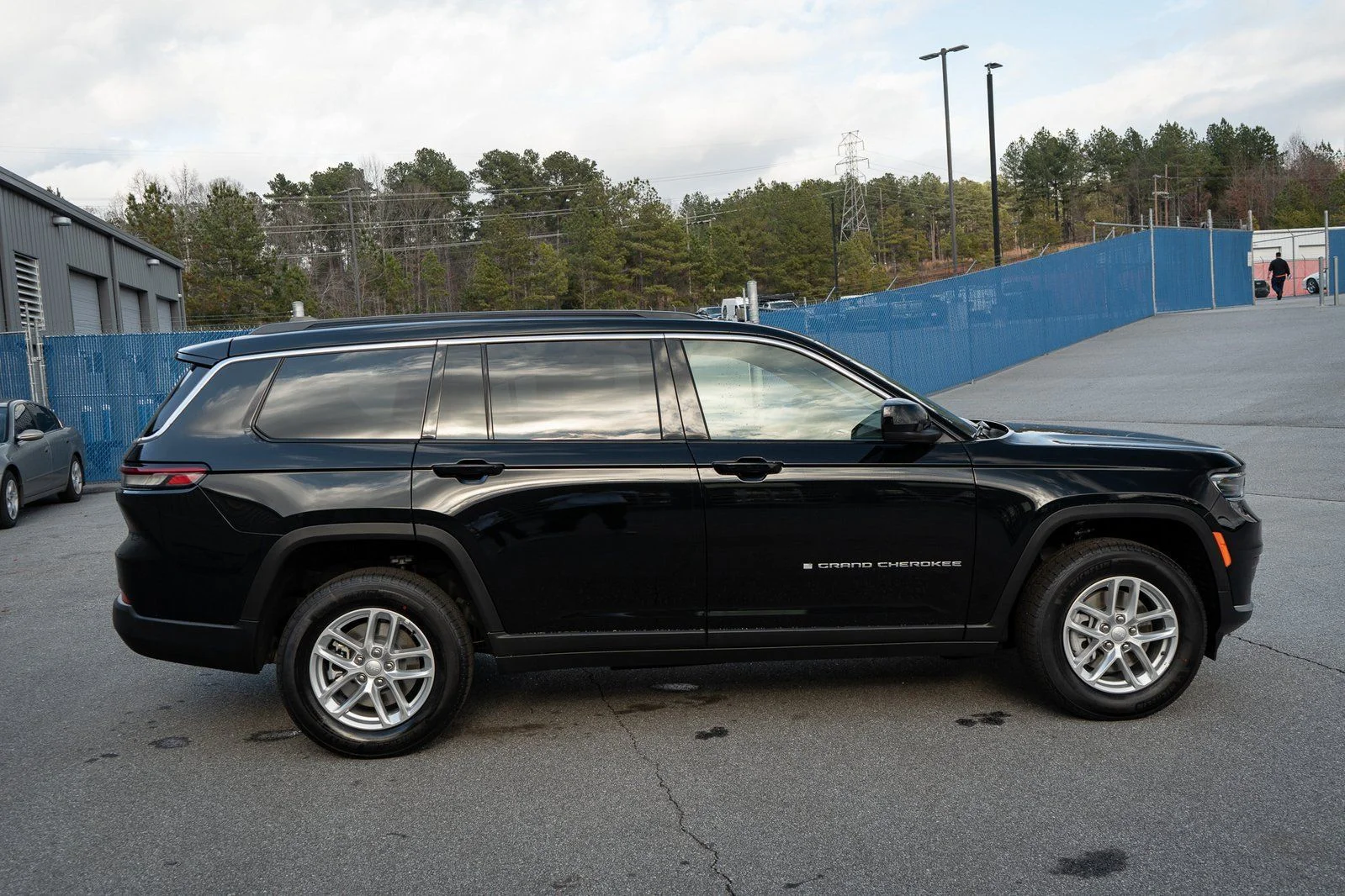 Used 2025 Black Jeep Laredo image 11
