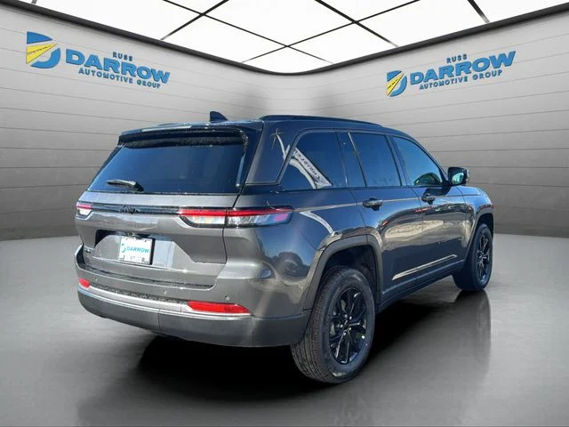 New 2026 Baltic Gray Metallic Clear-Coat Exterior Paint Jeep Altitude image 5