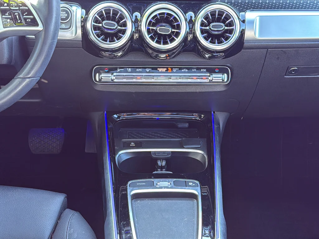 Used 2024  Mercedes-Benz GLB 250 image 32