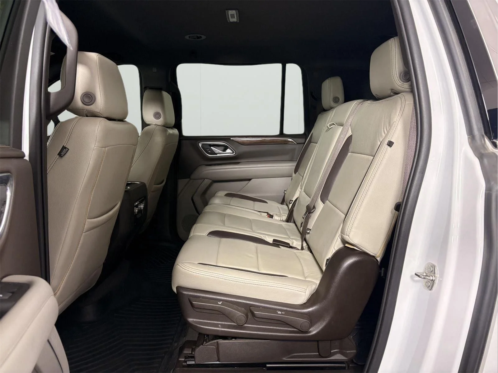 Used 2022 Summit White GMC SLE image 15