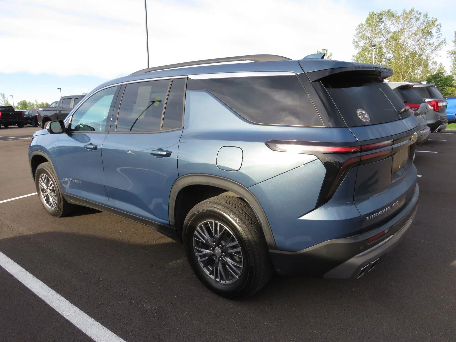 Used 2025 Lakeshore Blue Metallic Chevrolet LT image 7