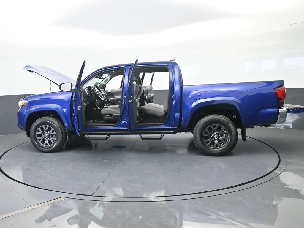 Used 2022 Blue Toyota SR5 image 59