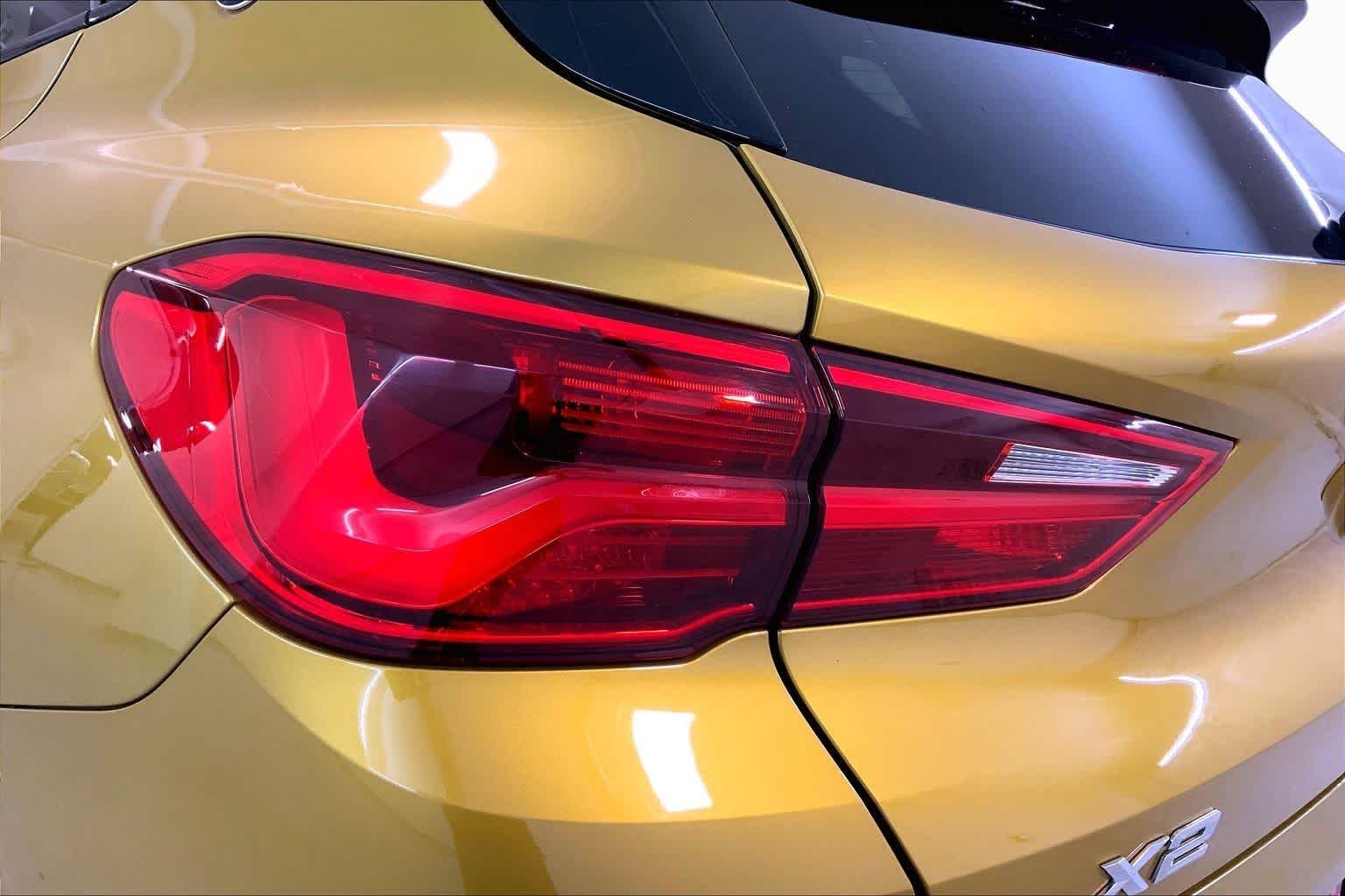 Used 2020 Galvanic Gold Metallic BMW xDrive28i image 28